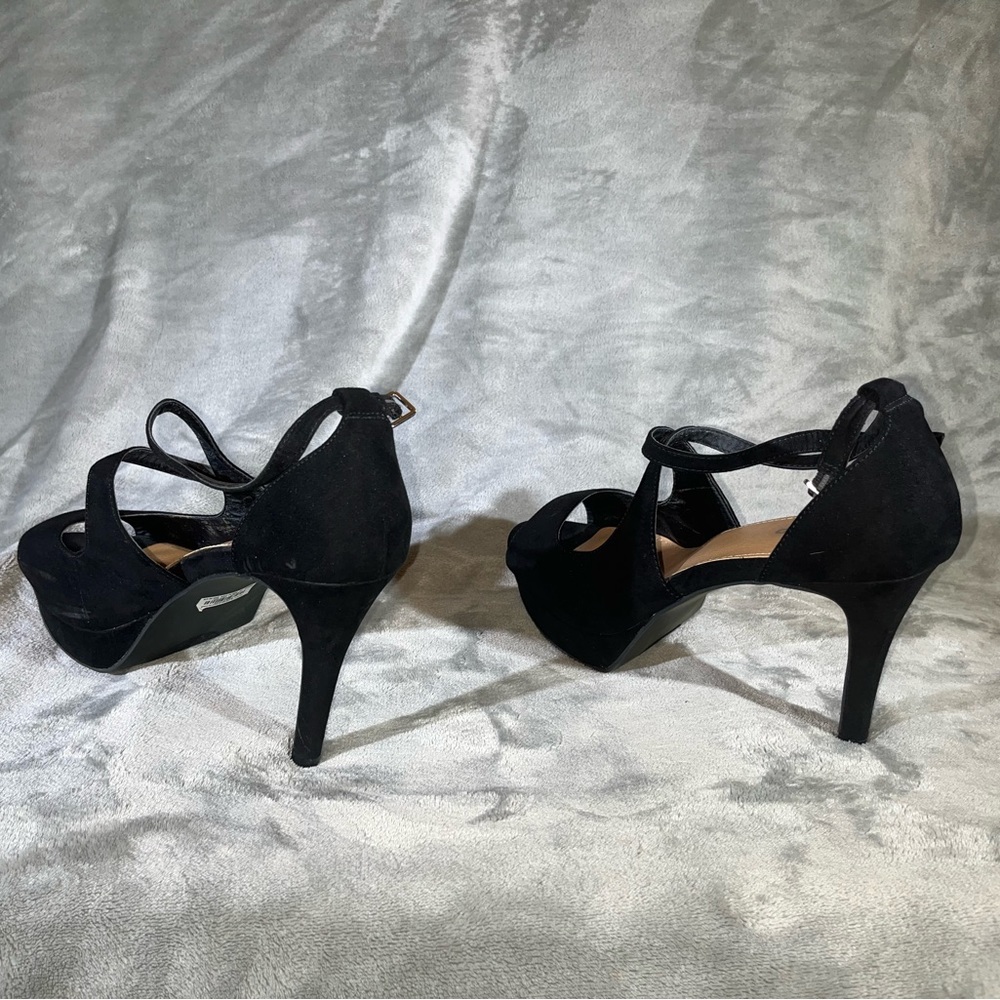 Cross Strap Platform Heel - Picture 3 of 3